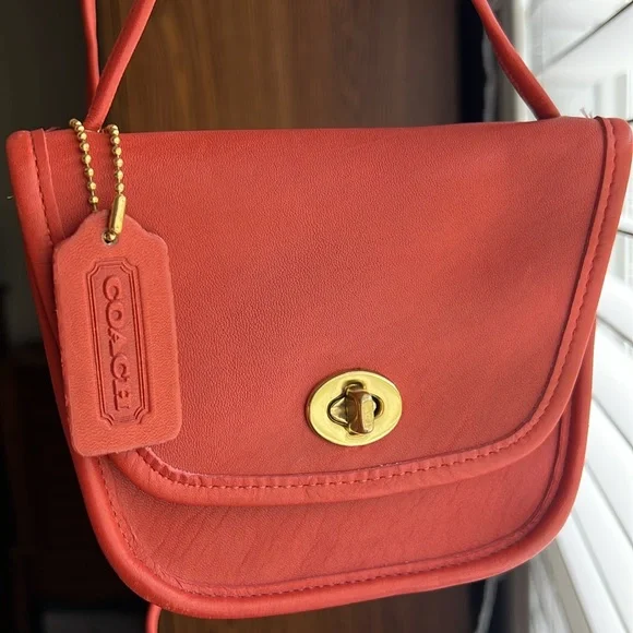 Vintage COACH Mini Everett Crossbody Leather Bag (RARE COLOR) - Picture 1 of 10